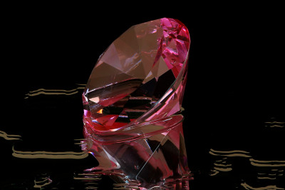 カラーダイヤモンドも人工的に作ることが可能！ダイヤモンドの着色方法