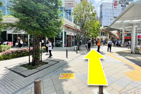 そのまま直進します