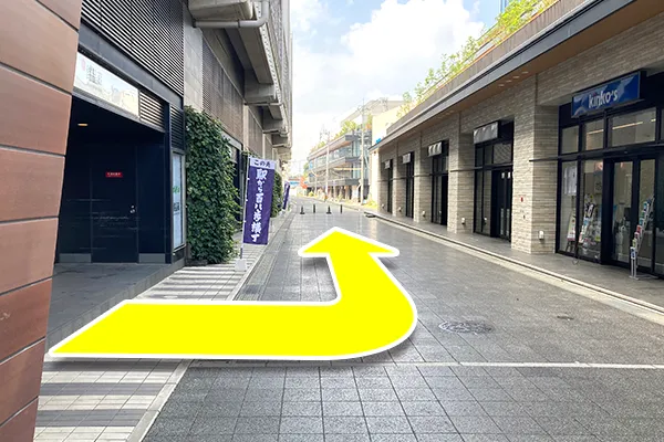 熊本駅新幹線口を出て左へ進みます。