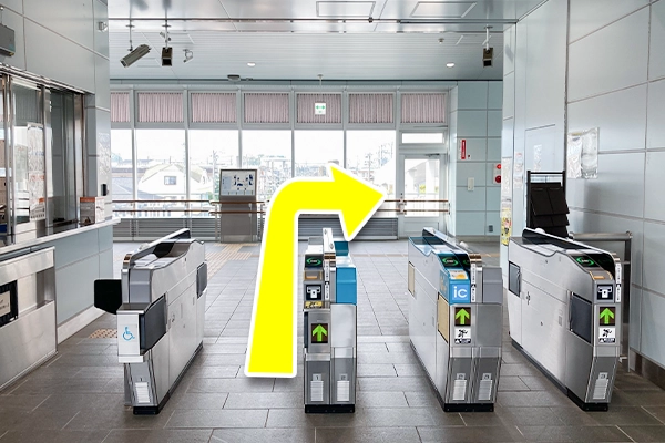 安倍川駅改札を出て右に進み、東口を出ます。