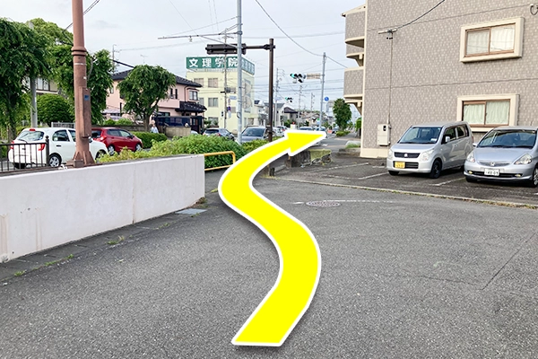 上川原交差点に合流して800m程直進します。