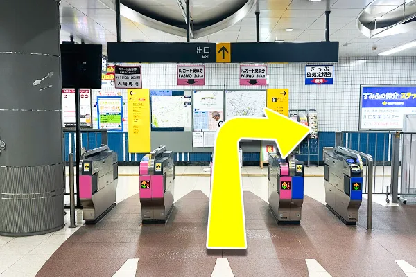 川口元郷駅の改札を出て右、A2出口方向へ進みます。