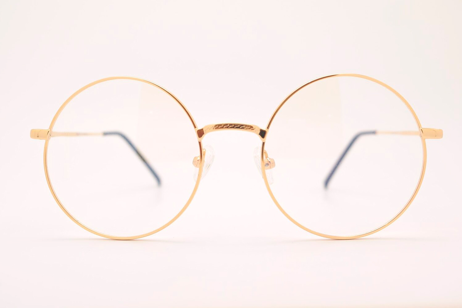 メガネは捨てずに売るのがおすすめ！金縁メガネに高い買取査定価格がつく理由
