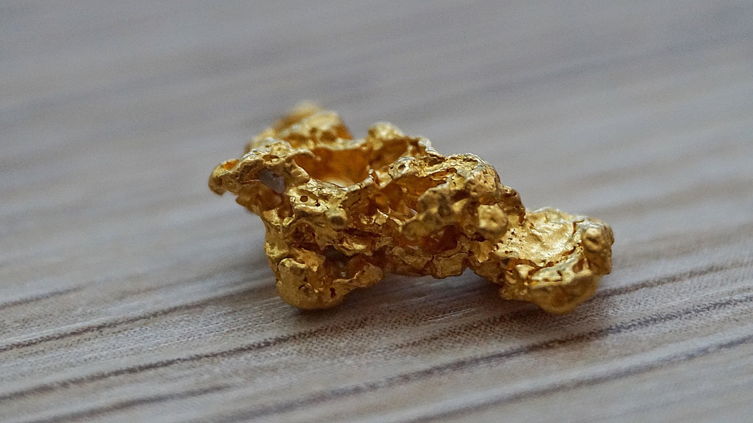 金が錆びないのは本当?その性質や活用事例とは
