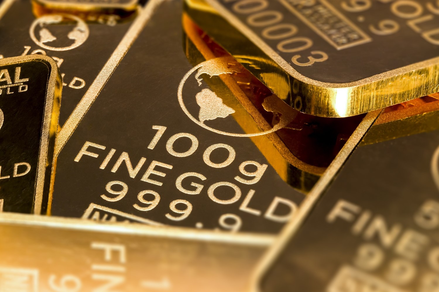 金の価格と投資マネーの関係性とは?!