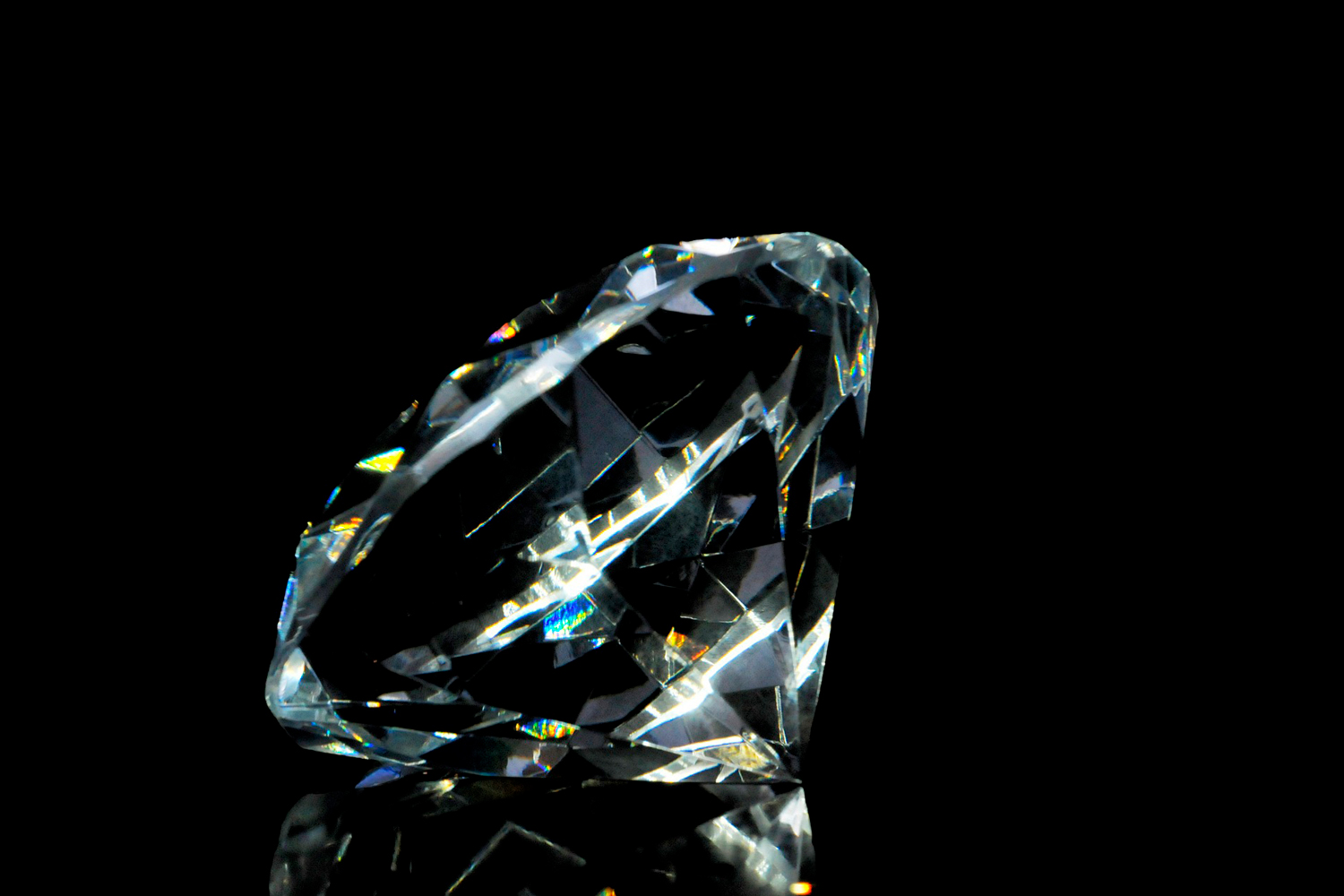 質屋でのダイヤモンドジュエリー鑑定の苦闘や苦労とその実態