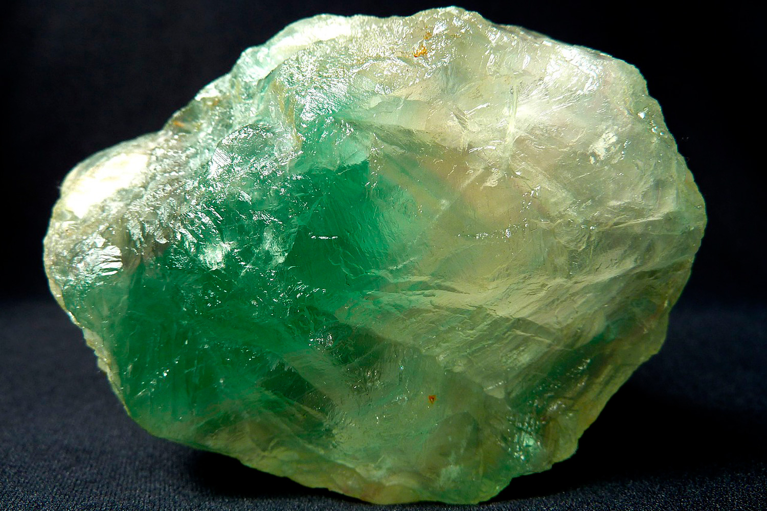 カラーダイヤモンドの中でも希少性が高い緑色のダイヤモンド