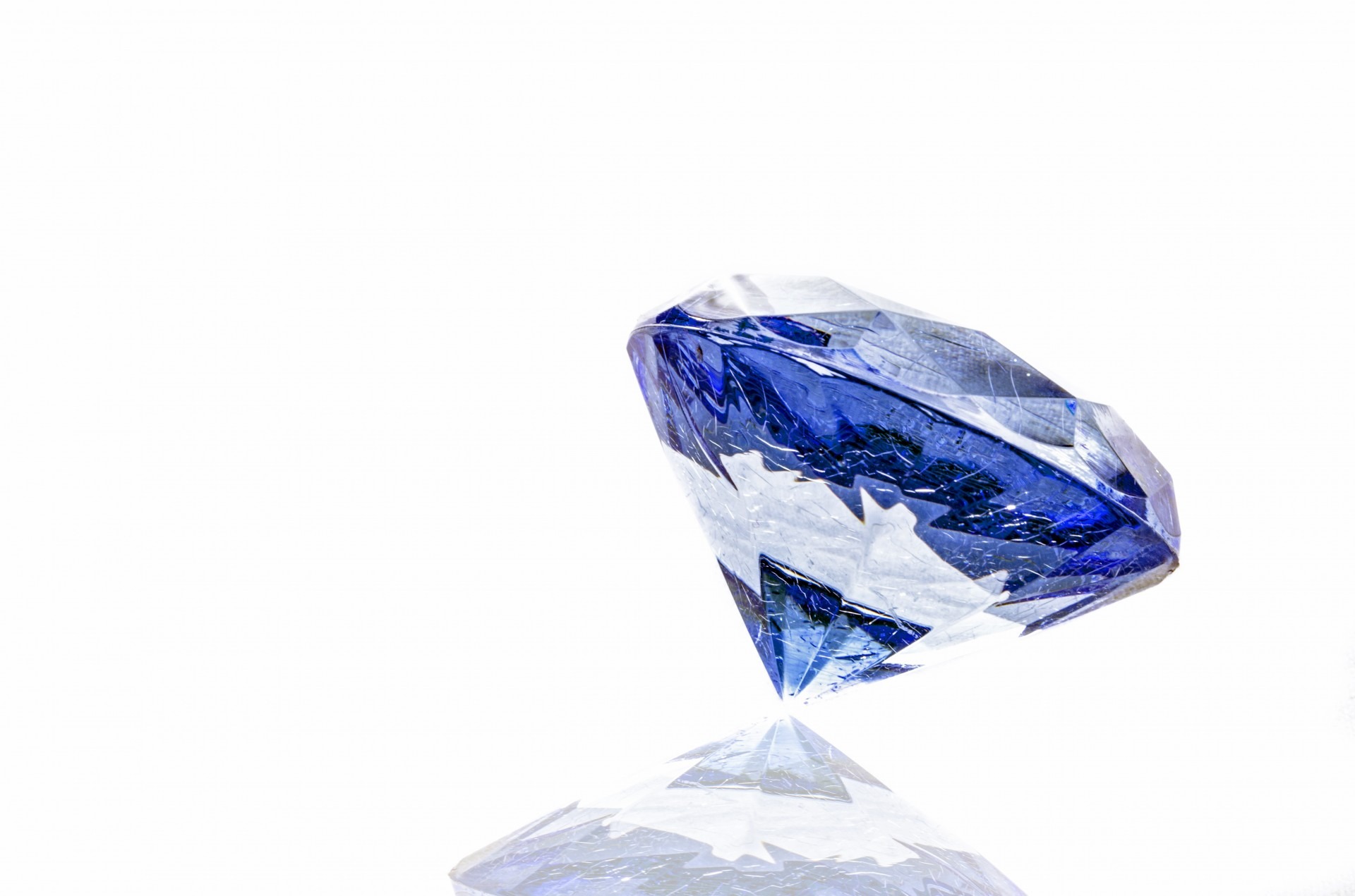 ダイヤモンドの品質を決定する要素となる「カラーグレード」とは？
