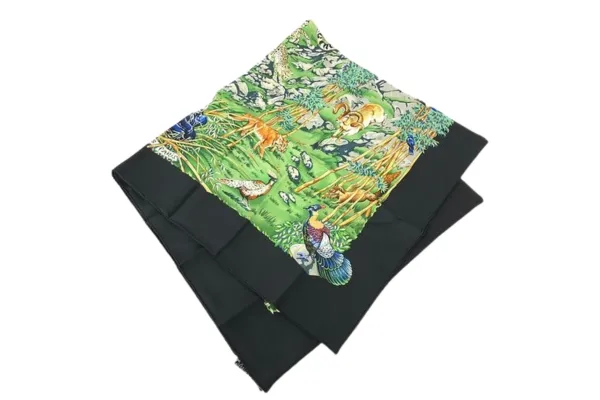 エルメスのスカーフを使ったバッグのアレンジ方法