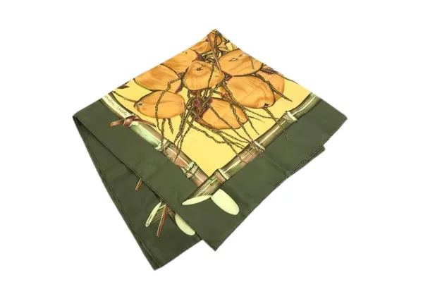 エルメスのスカーフリング・アクセサリーで完成度を高める応用アレンジ