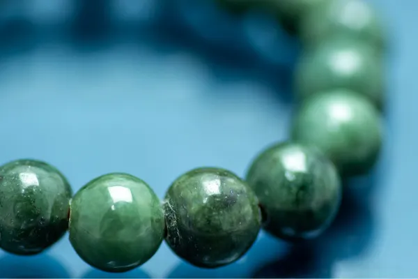 エメラルドと翡翠・他の緑色宝石の違い