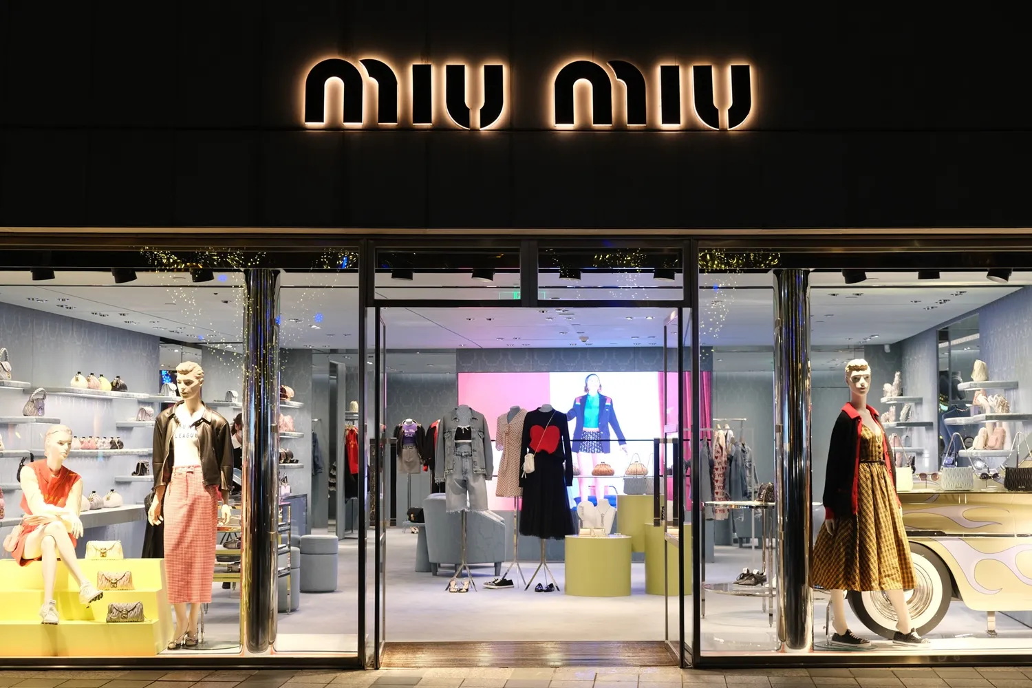 miumiu トートバッグの魅力と選び方｜予算・サイズ別おすすめモデル＆中古相場を解説