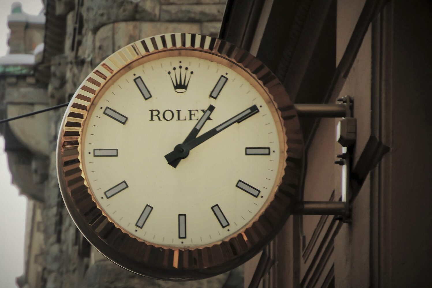 スイス製高級腕時計ブランドロレックスの定価や買取相場について解説