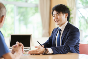 査定を行なっている状況