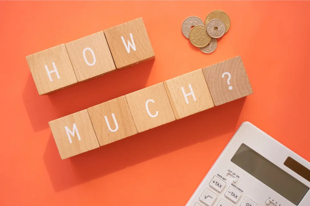 木製ブロックの「HOW MUCH」