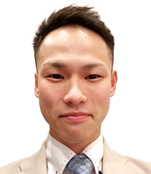 片川　誠弥店長