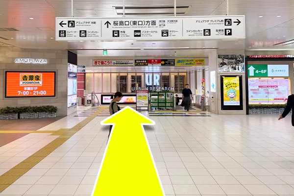 鹿児島中央駅から桜島口（東口）方面に曲がります。