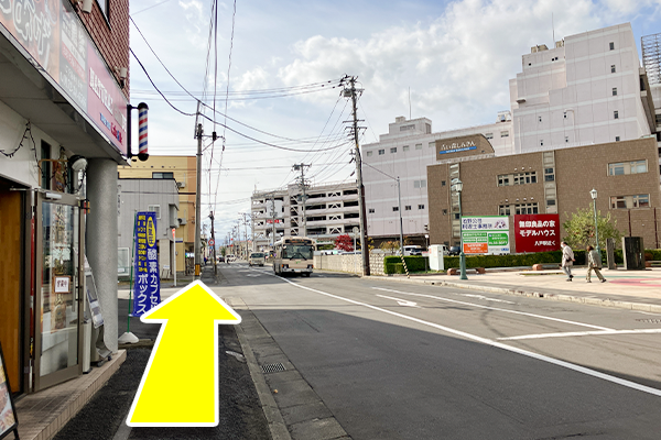 バスターミナルに向かって進みます。
