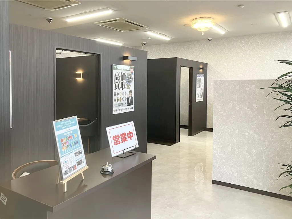 通路はフラットで、お部屋は複数ご用意しております。