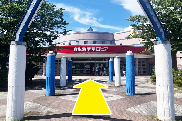 シーナシーナ花巻店入口から施設内に入ります。