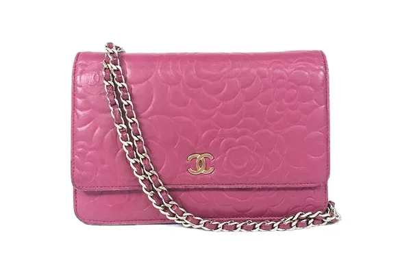 シャネルでのカメリアの花モチーフアイテムの選び方を解説