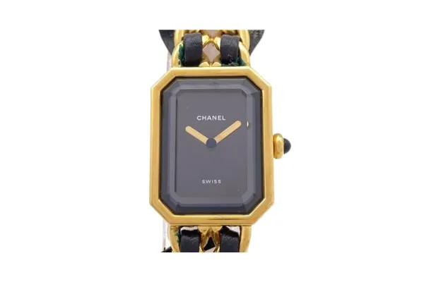 ヴィルジニー・ヴィアールのプロフィールと生い立ち