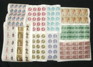 遺品整理ででてきた <br>大量の切手シート