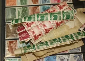 丸まってしまった<br>古い記念切手やコレクションシート