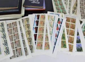 使うつもりでためていた <br>切手シートとブック