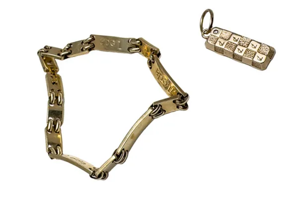 K10（10金）が錆びる理由