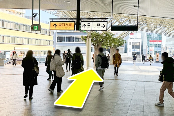 JR上尾駅の改札を出て、東口方面進みます