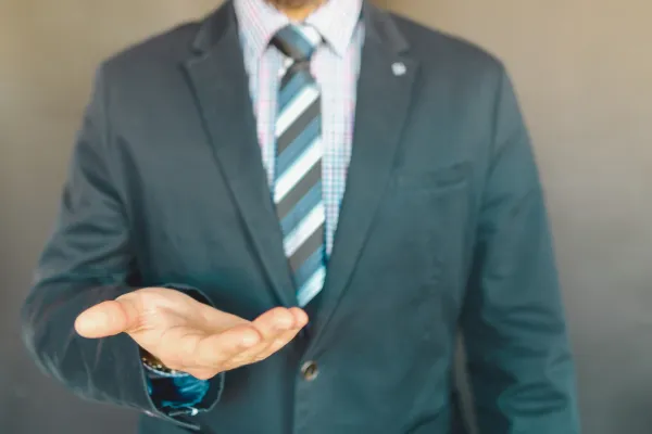 ブランド時計の電池交換を依頼できる場所