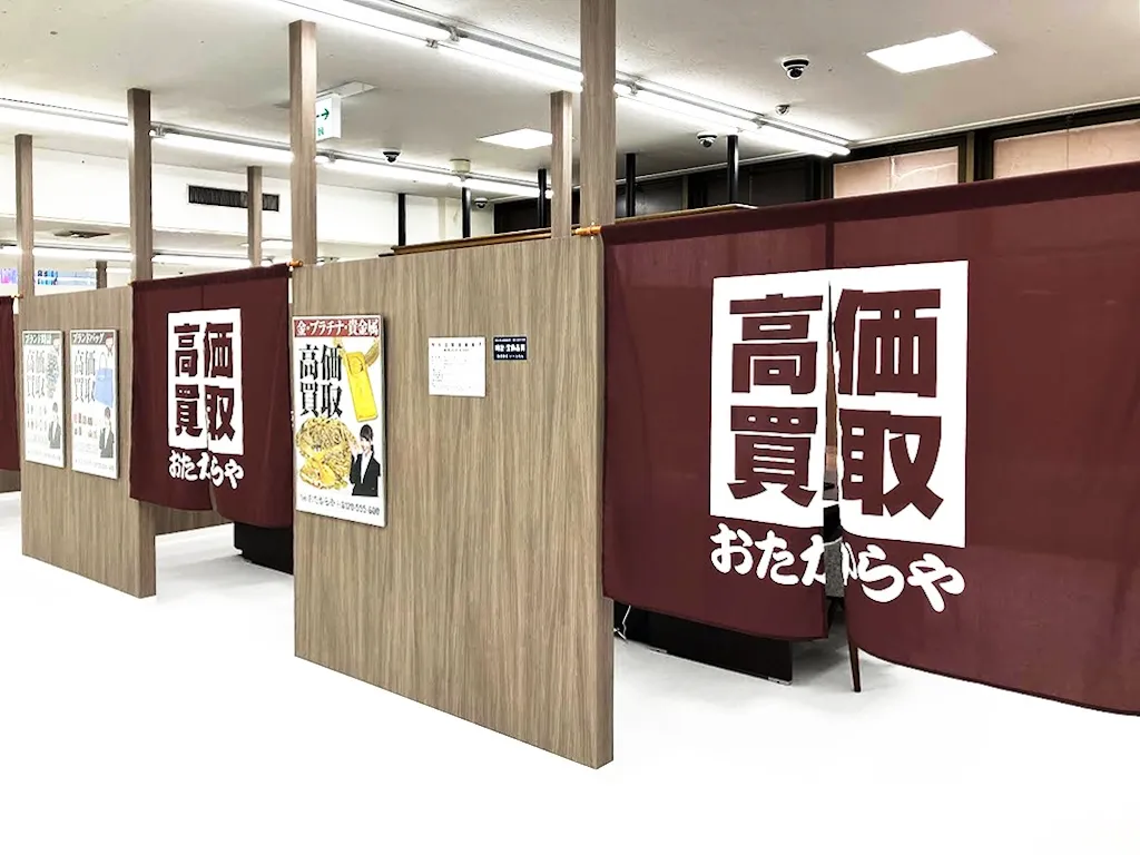 通路はフラットで、お部屋は複数ご用意しております