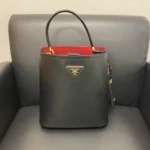 PRADA  パニエ サフィアーノ レザーバッグ