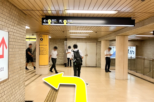 8番出口に向かいます。