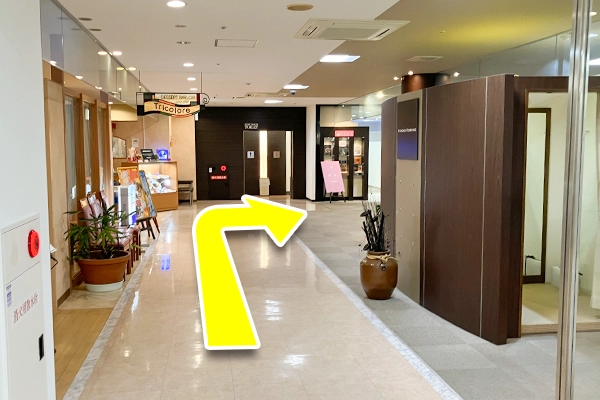 3階で降りたら左に出て道なりに進みます