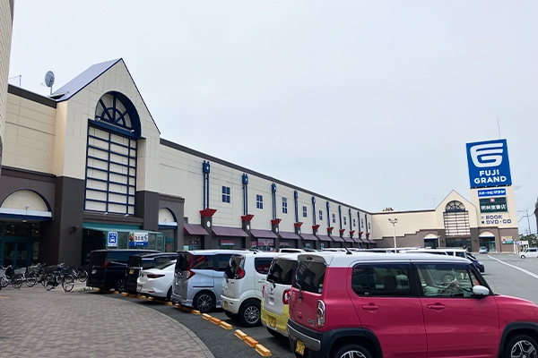 フジグラン宇部の館内にございます。