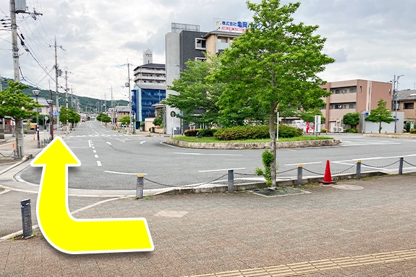 千代川駅を左に出て道なりに進みます