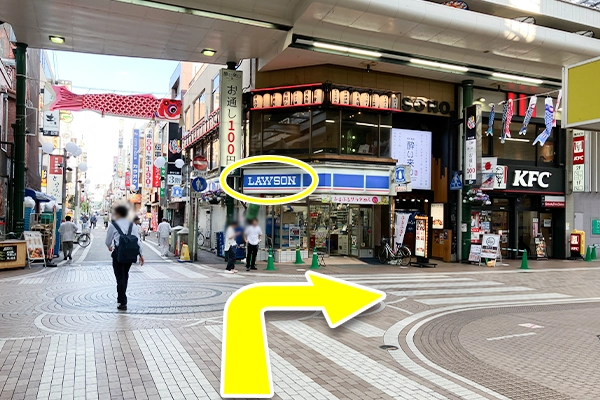 ｢ローソン｣のある十字路を右に曲がってください