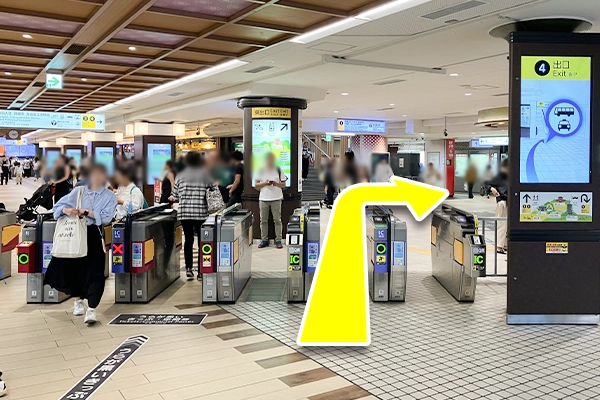 近鉄奈良駅改札を出て右に進みます。