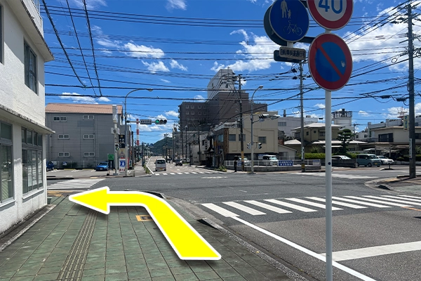 その後500m程直進し、瀬之口交差点を左折します。