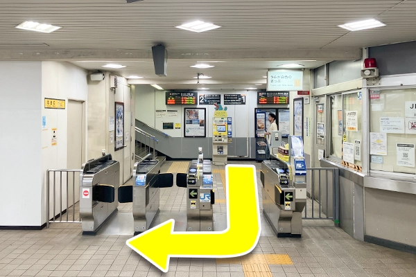 JR弁天町駅の北口改札を出て右に曲がります。