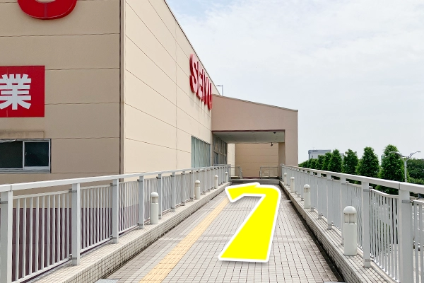 「SEIYU」の入り口が見えてまいりますので、入口から入ります。
