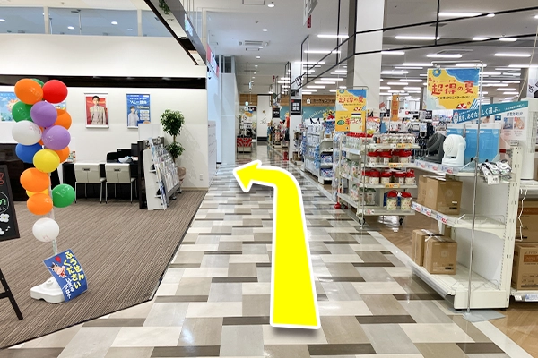登って左へ曲がると保険屋さんがあり、その隣におたからや西友南草津店がございます。