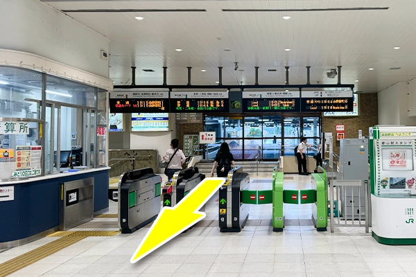 郡山駅改札を出たら、バスターミナル口に進みます。