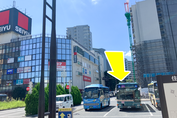 『SEIYU』の方面へ進み『SEIYU』横の大通り(都道112号線)に進みます。