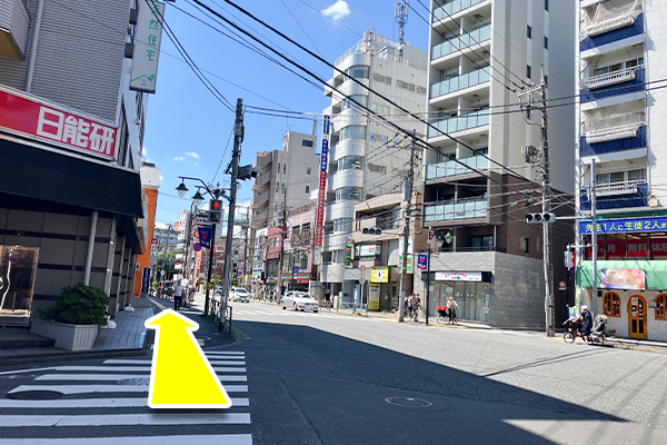 日能研がある交差点もまっすぐに進みます。