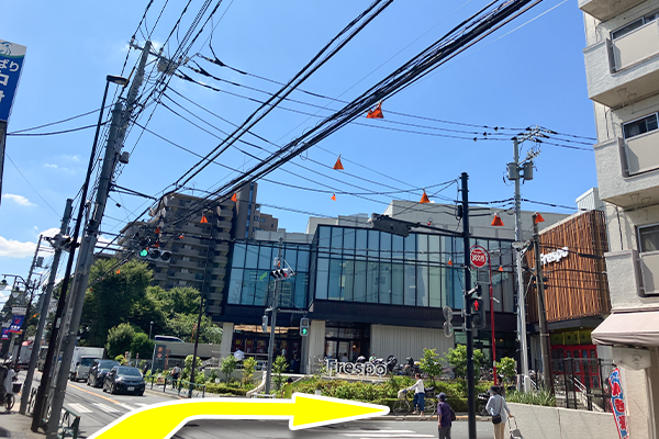 フレスポが見えたらここを右折します。