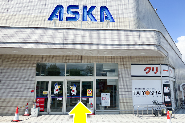 こちらの入口から入店します。