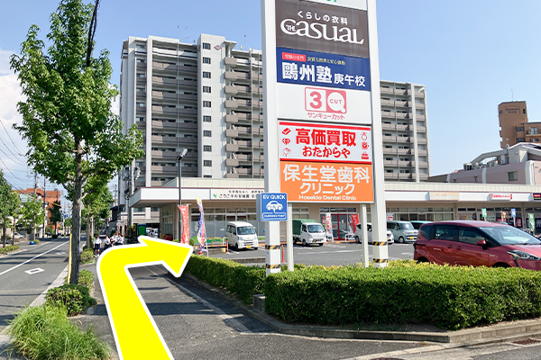 しばらく進むと入口が見えて参ります。